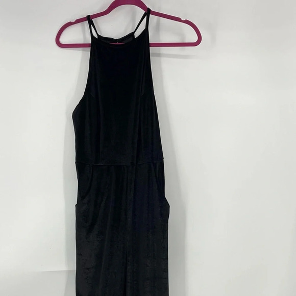 NWT UO Naomi black Velvet jumpsuit medium. Pockets party holiday - Picture 3 of 4